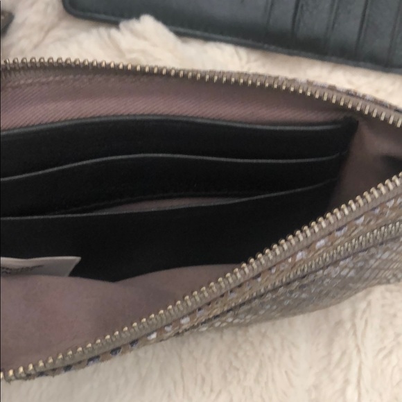 Danier Wallet - Picture 5 of 6